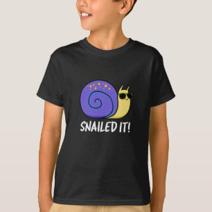 Camiseta Snacks It Funny Snail Pun Dark BG