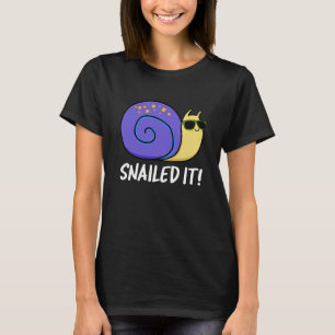 Camiseta Snacks It Funny Snail Pun Dark BG