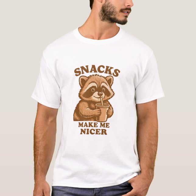 Camiseta Snacks Make Me Nicer Funny Raccoon (Anverso)