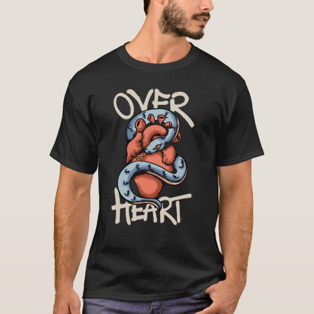 Camiseta Snake Coiled Around a Heart streetwear  (Anverso)