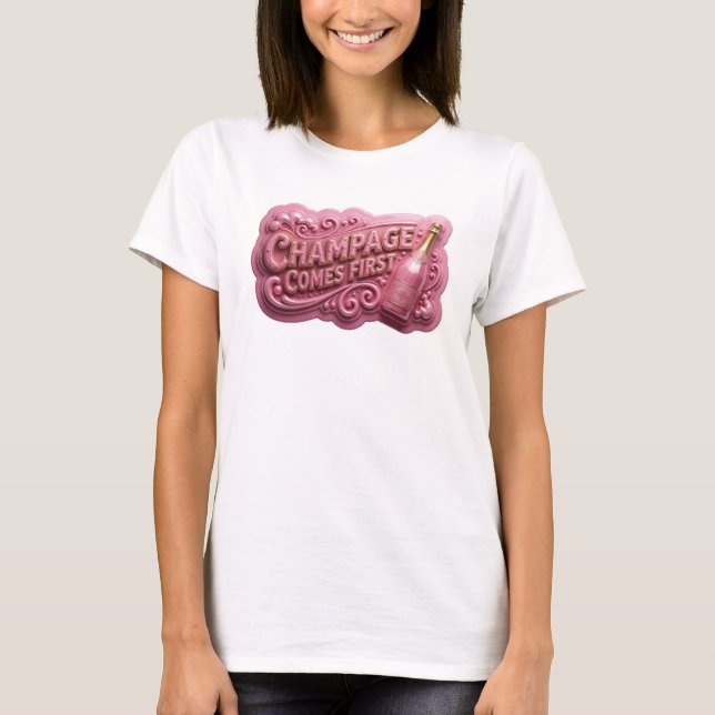 Camiseta Snappy Gold CHAMPAGE COMES FIRST Arte de Texto 3D (Anverso)