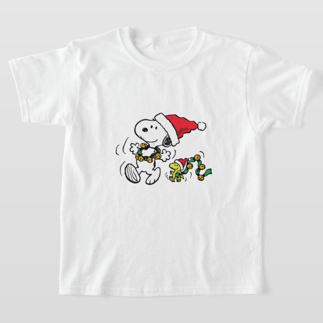 Camiseta snoopy & woodstock playing on winter season (Distribución)