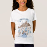 Camiseta Snowley Winter Brunette Princess Castle Birthday<br><div class="desc">Este adorable y nevado vaso de papel Princess presenta un castillo de nieve y una hermosa princesa joven con el pelo castaño vestido con un bata de copo de nieve azul y blanco y una capa de piel cálida. La princesa parada frente a un castillo de cuento de hadas cubierto...</div>