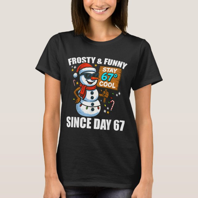 Camiseta Snowman Frosty And Funny Since Day 67 Meme Christm (Anverso)