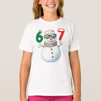 Camiseta Snowman Holding 67 Numbers Graphic
