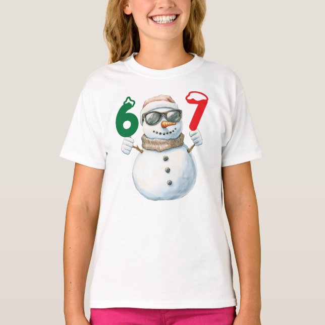 Camiseta Snowman Holding 67 Numbers Graphic  (Anverso)