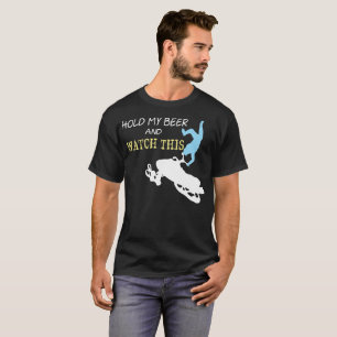 Camiseta Snowmobile el asimiento mi cerveza y mire esta