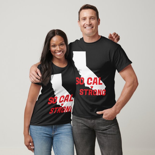 Camiseta SO CAL FUERTE rojo que es un corazón sólido (Unisexo)