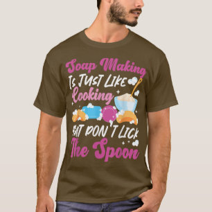 Camiseta Soap Making Crafting Soap Making Is Just Like Cook