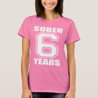 Camiseta Sober 6 años de blanco sobre oscuro