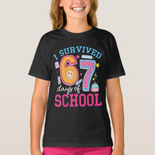 Camiseta Sobreviví 67 Días de Escuela Meme Seis Siete Maest