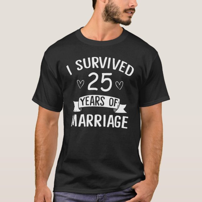 Camiseta Sobreviví A 25 Años De Matrimonio Gracioso Año 25 (Anverso)