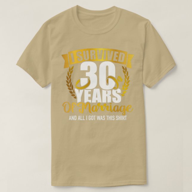 Camiseta Sobreviví a 30 años de matrimonio por 30° boda a (Diseño del anverso)