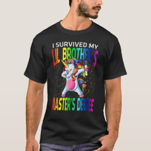 Camiseta Sobreviví a la universidad de maestría de mi herma