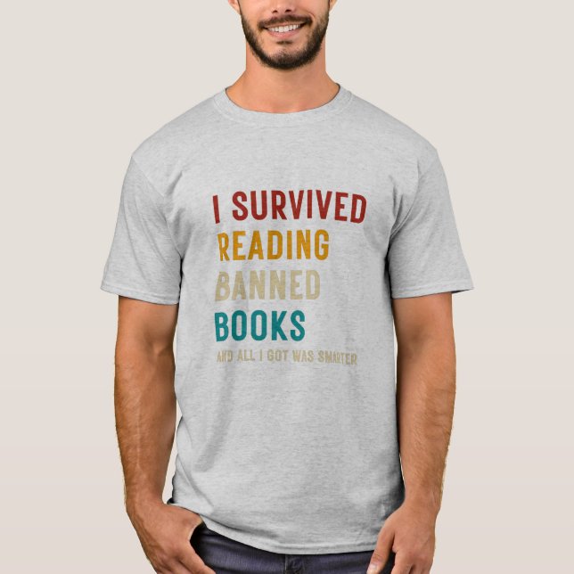 Camiseta Sobreviví a leer libros prohibidos durante mucho t (Anverso)