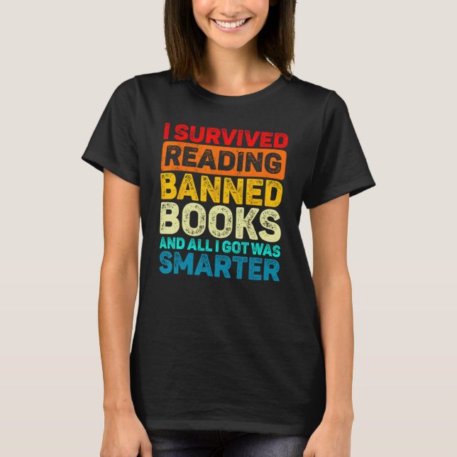 Camiseta Sobreviví a leer libros prohibidos que me hicieron (Anverso)