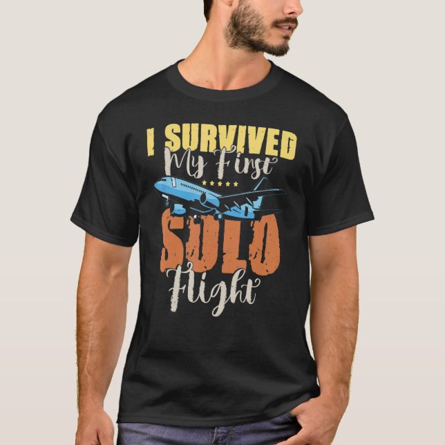 Camiseta Sobreviví A Mi Primer Piloto De Vuelo Solo (Anverso)