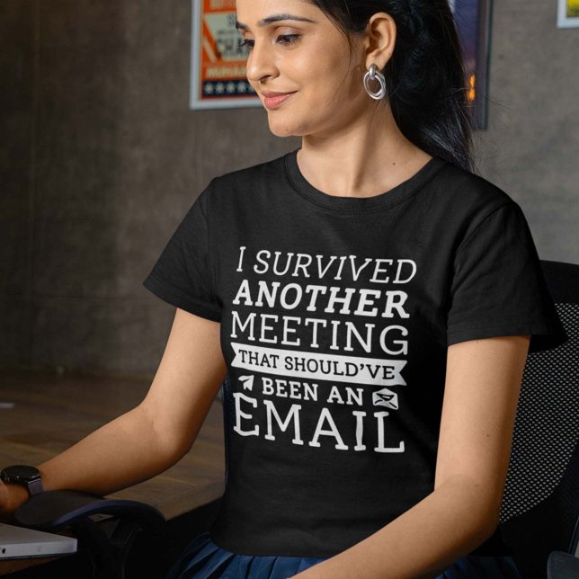 Camiseta Sobreviví A Otra Reunión (Subido por el creador)