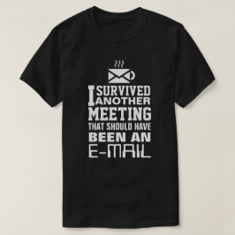 Camiseta Sobreviví a otra reunión Tee