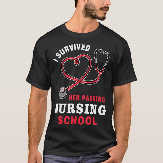 Camiseta Sobreviví a su divertida graduación de la escuela  (Anverso)