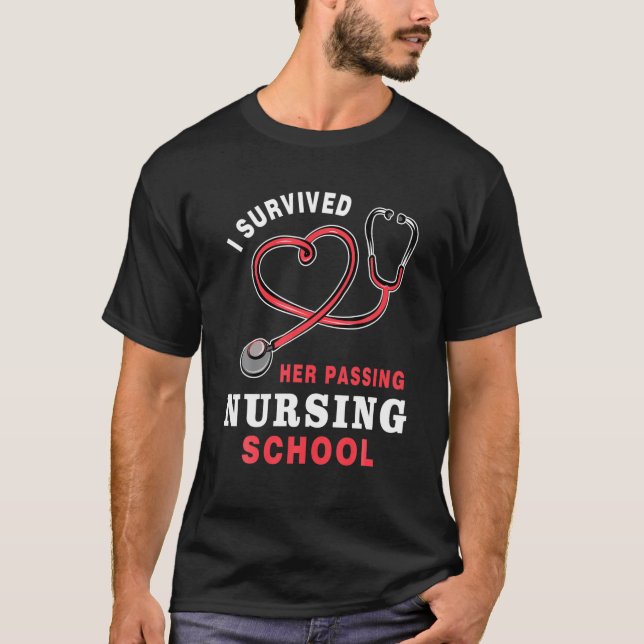 Camiseta Sobreviví a su divertida graduación de la escuela  (Anverso)