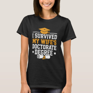 Camiseta Sobreviví al doctorado de mi esposa Marido PhD