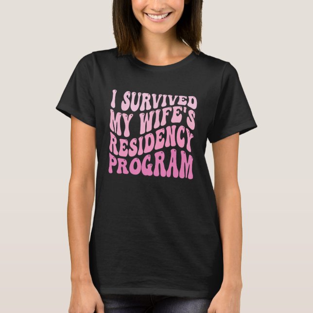 Camiseta Sobreviví al programa de residencia de mi esposa (Anverso)