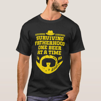 Camiseta Sobreviviendo a la paternidad Una cerveza a la vez