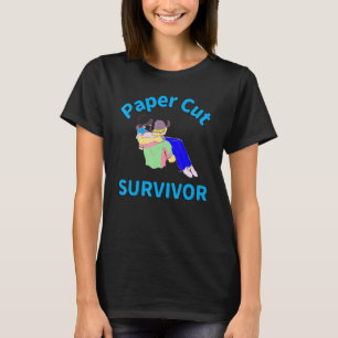 Camiseta Sobreviviente de corte de papel con humor extrañam