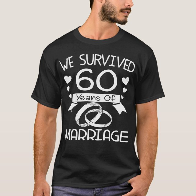 Camiseta Sobrevivimos a 60 años de matrimonio (Anverso)