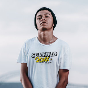 Camiseta Sobrevivió 2025 Intenta Mantenerte Positivo Frase 
