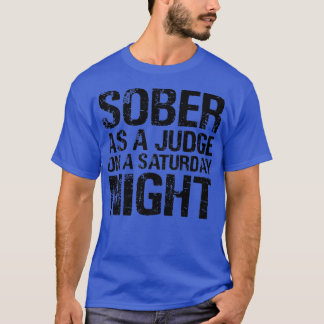 Camiseta Sobrio Como Juez En Una Noche De Sábado