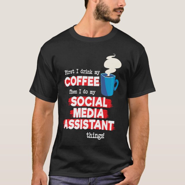 Camiseta Social Media Assistant & Coffee   Saying (Anverso)
