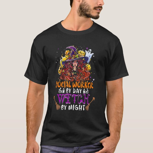 Camiseta Social Worker By Day Witch By Night  Witch With Ca (Anverso)