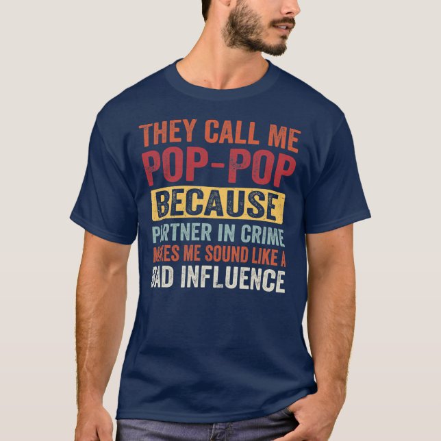Camiseta Socio Pop En Crimen Suenan Mal Influencia (Anverso)