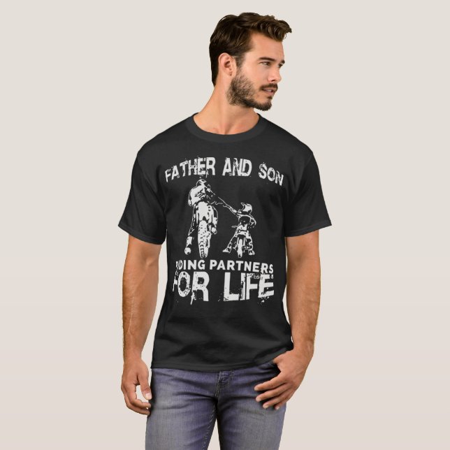 Camiseta Socios del montar a caballo del padre y del hijo (Anverso completo)