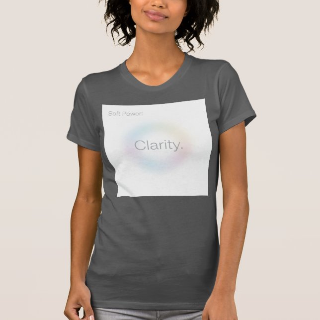 Camiseta Soft Power: Clarity — The Calm That Leads (Anverso)
