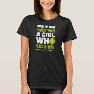 Camiseta Softballer Nunca Subestima A Un Chica Que Juega As