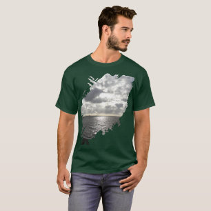 Camiseta Sol brillando a través de las nubes