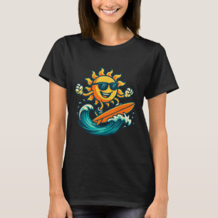 Camiseta Sol de dibujos animados surfeando la ola de la pla
