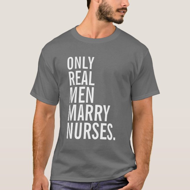Camiseta Solamente los hombres reales casan a enfermeras (Anverso)