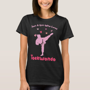 Camiseta Solamente un Chica que ama al taekwondo jugador de