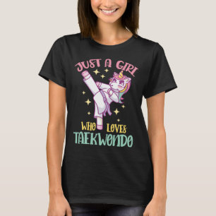 Camiseta Solamente un Chica que ama al taekwondo jugador de