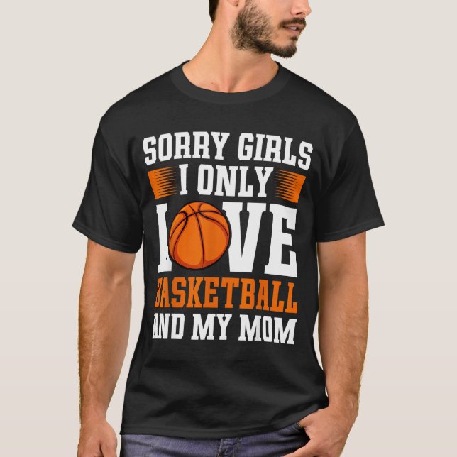 Camiseta Solo Amo Baloncesto Y A Mi Mamá En San Valentín  (Anverso)