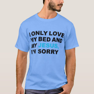 Camiseta Solo amo mi cama y mi Jesús siento elogio