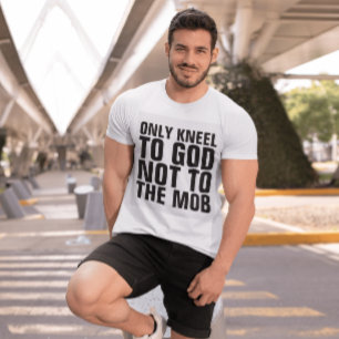 CAMISETA SOLO ARRODÍLLATE ANTE DIOS NO ANTE LAS MAFIAS CAMI