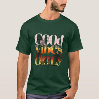 Camiseta Solo Buenas Vibraciones Diseño Tipográfico de Pues