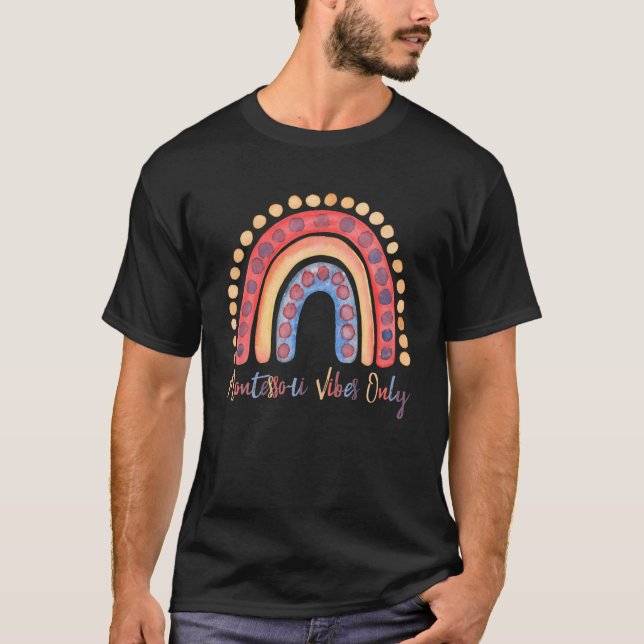 Camiseta Sólo con vibraciones de Montessori - Arcoiris acuá (Anverso)