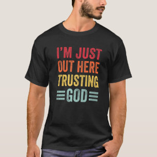 Camiseta Sólo estoy aquí confiando en Dios cristiano