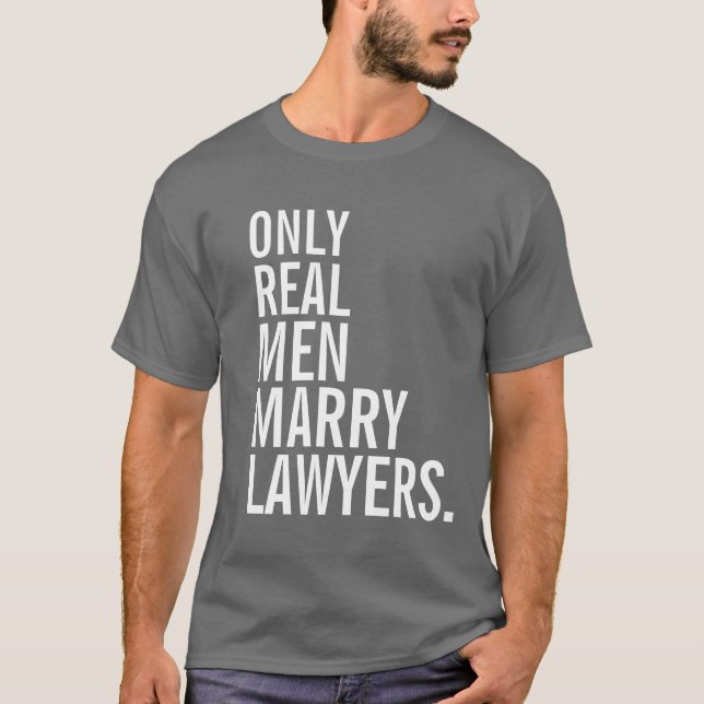Camiseta Sólo hombres de verdad se casan con abogados (Anverso)